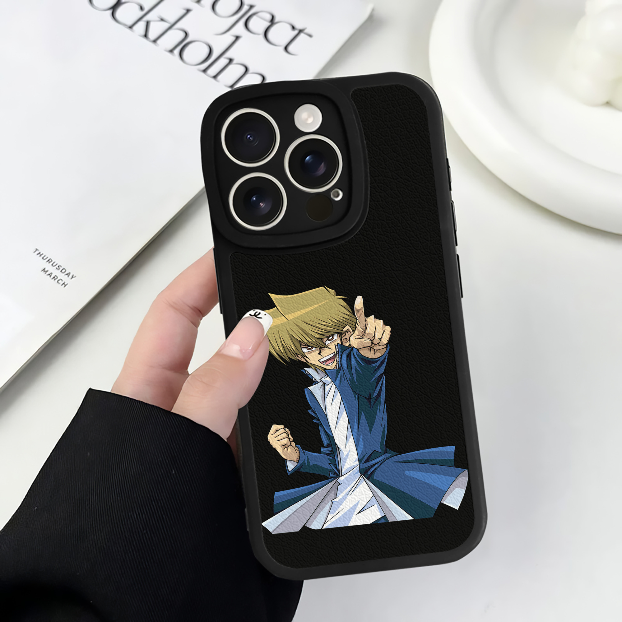 （画像用） 遊☆戯☆王 Yu-Gi-Oh! 【iPhone 16シリーズ対応】シリコンスマホケース（レザー調） 材質：シリコン